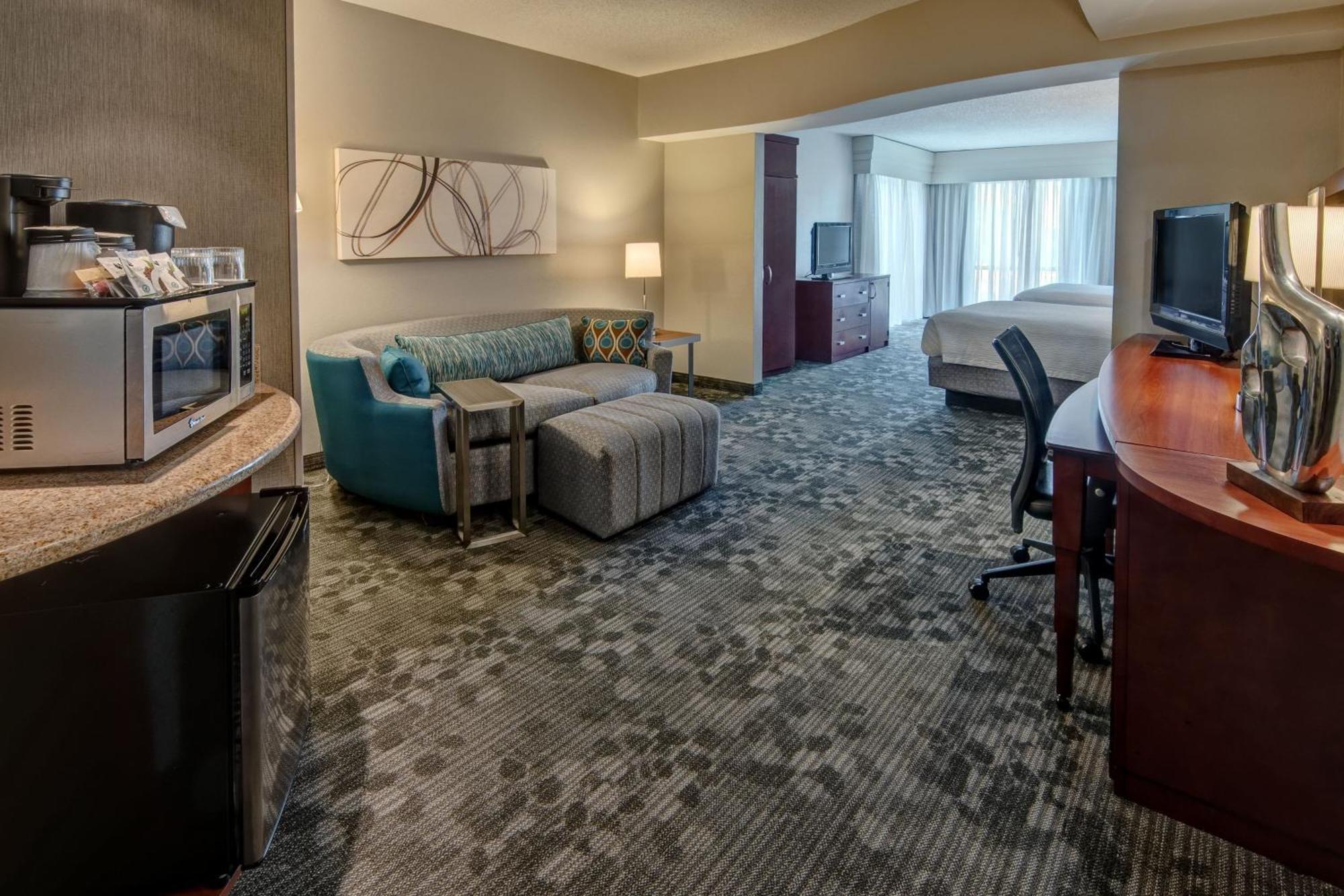 Courtyard Newport News Airport Hotel Exterior foto