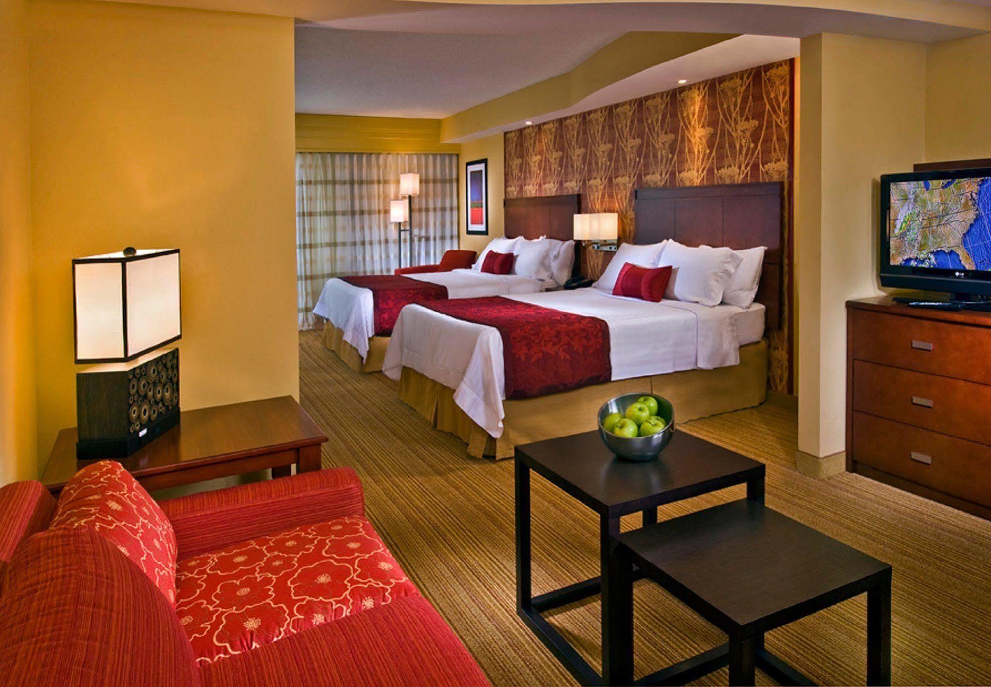 Courtyard Newport News Airport Hotel Exterior foto