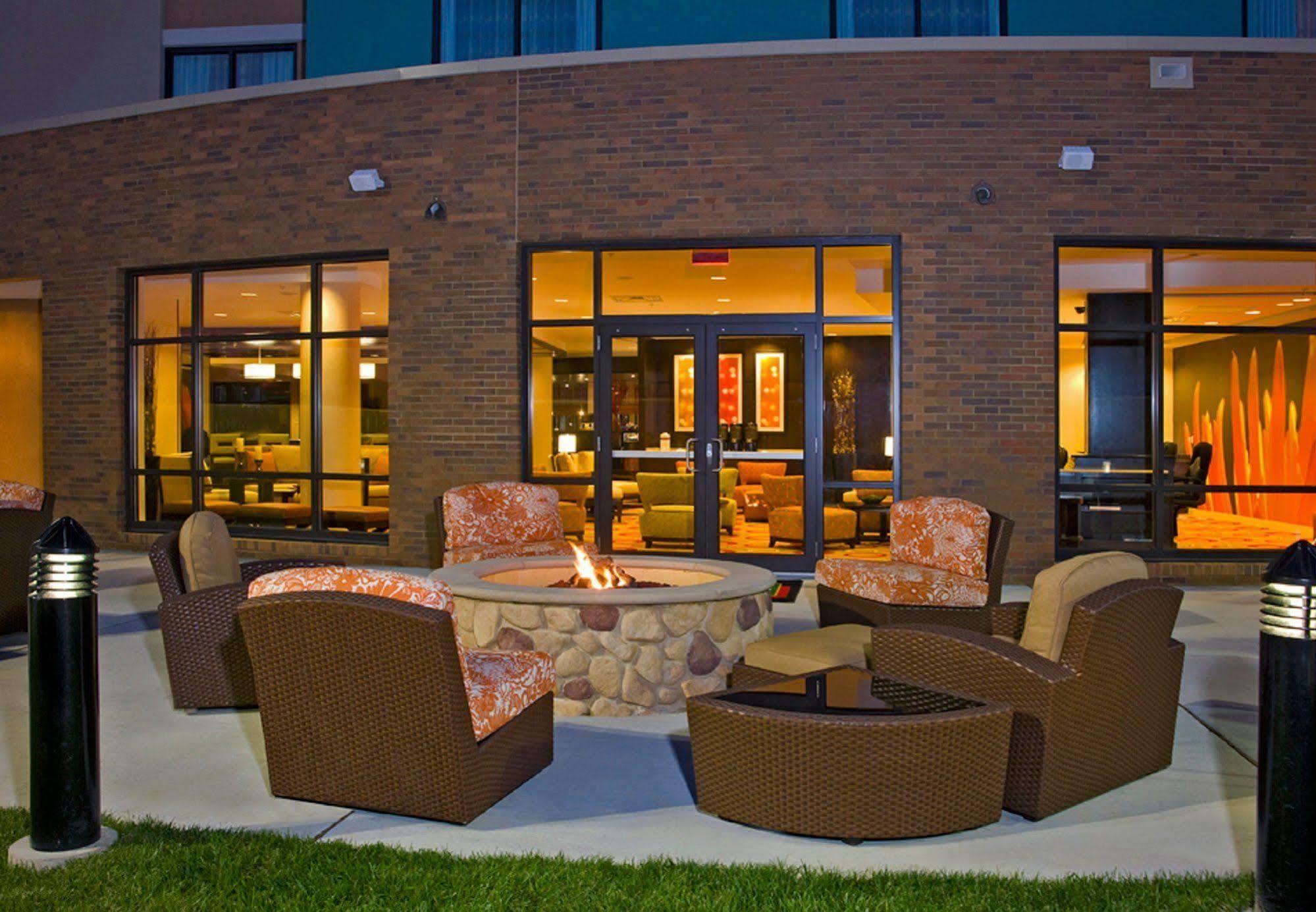 Courtyard Newport News Airport Hotel Exterior foto
